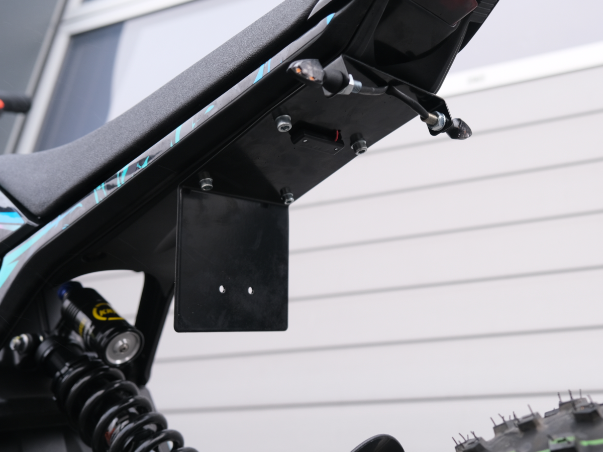 Kurzer Kennzeichenhalter SWM BINSEN